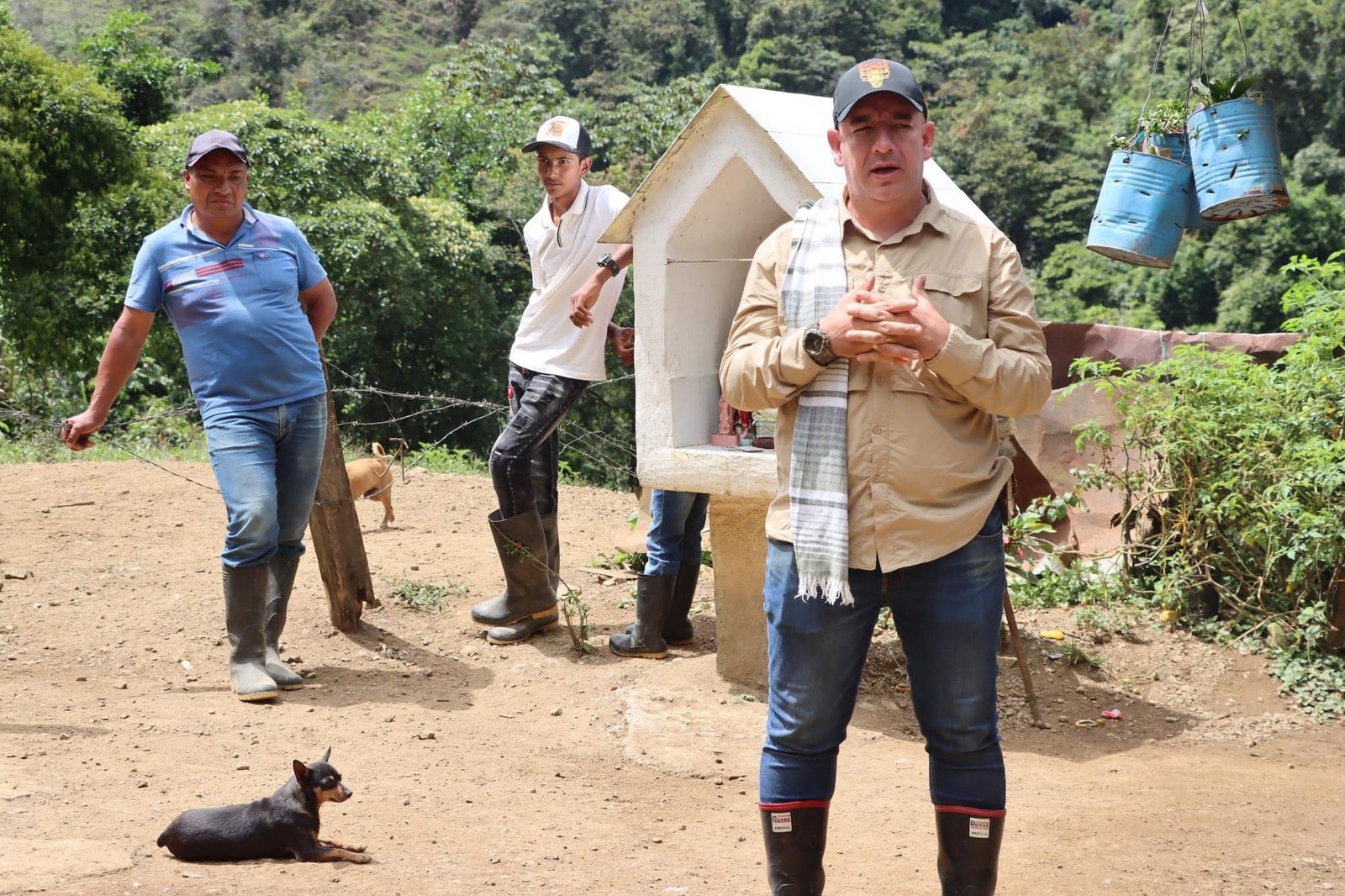 ALCALDE DE CAÑASGORDAS LIDERA JORNADA DE ATENCIÓN INTEGRAL EN LA VEREDA SAN LUIS, EN JUNTAS DE URAMITA