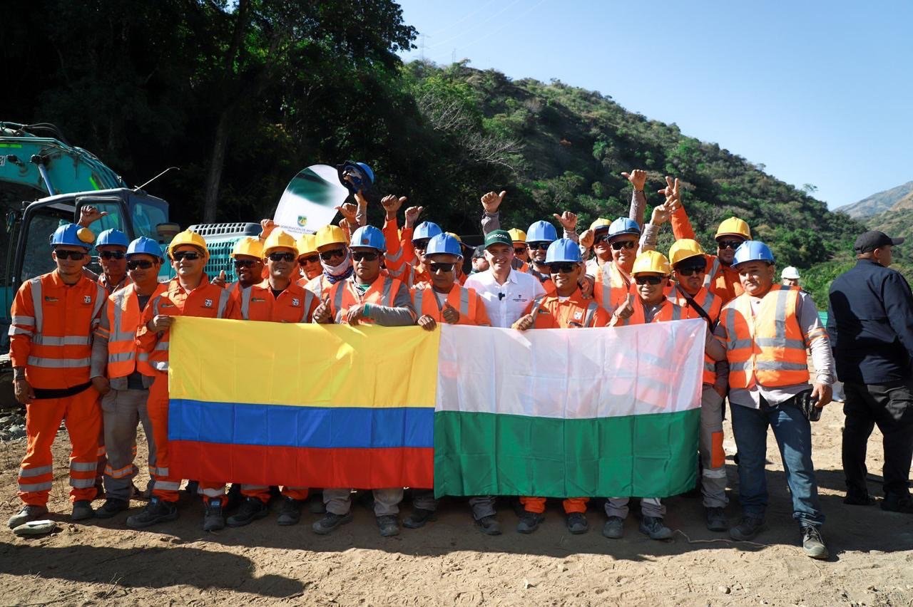 ANTIOQUIA INICIA OBRAS EN LA VÍA AL MAR Y RINDE HOMENAJE A GONZALO MEJÍA TRUJILLO