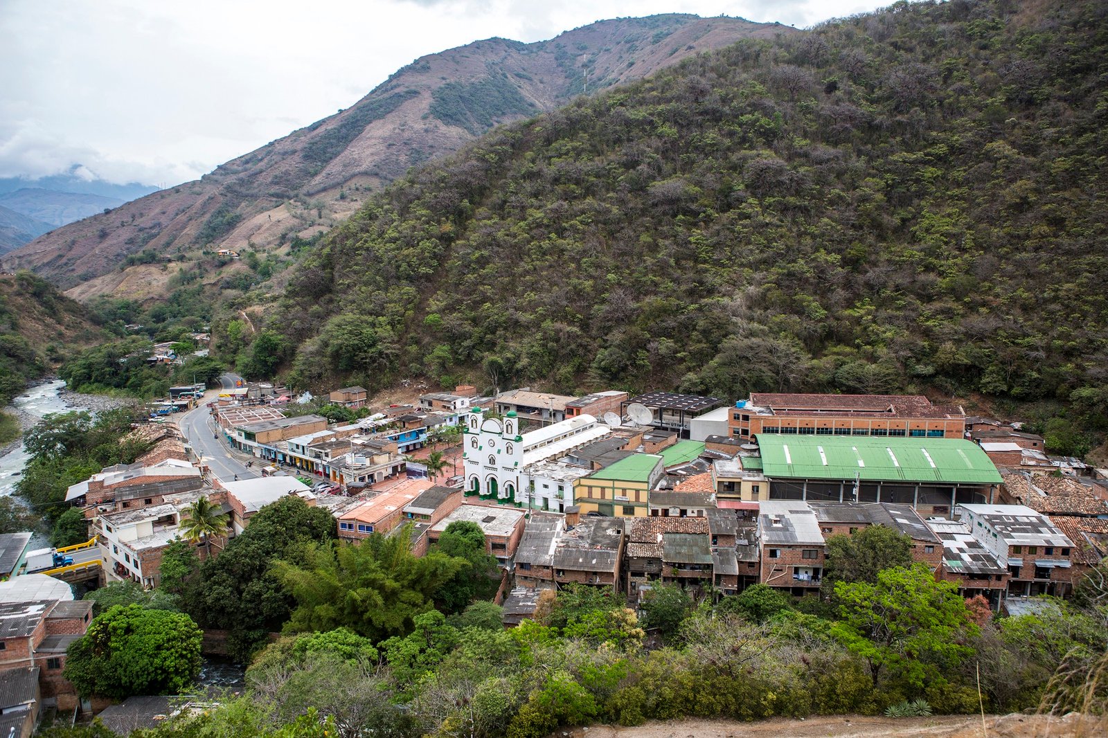 OLA DE VIOLENCIA EN ANTIOQUIA: ATAQUE EN URAMITA DEJA CINCO HERIDOS