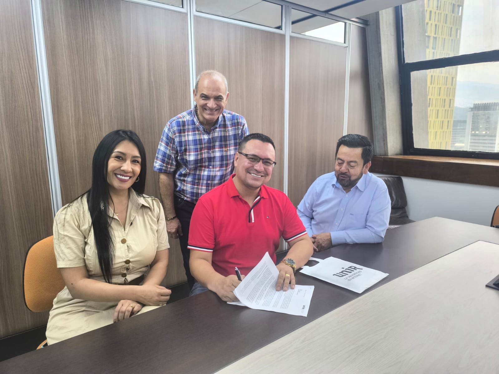 LA UNIR Y SANTA FE DE ANTIOQUIA FIRMAN HISTÓRICO CONVENIO&nbsp;