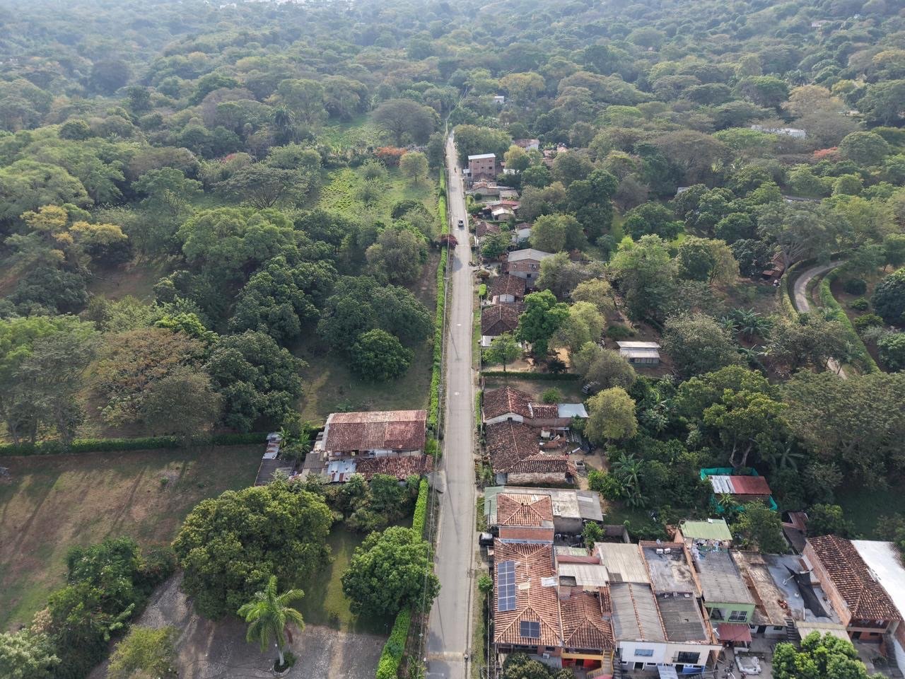 DESPUÉS DE CUATRO DÉCADAS, LA VEREDA EL RODEO DE SOPETRÁN CELEBRA LA PAVIMENTACIÓN DE SU VÍA