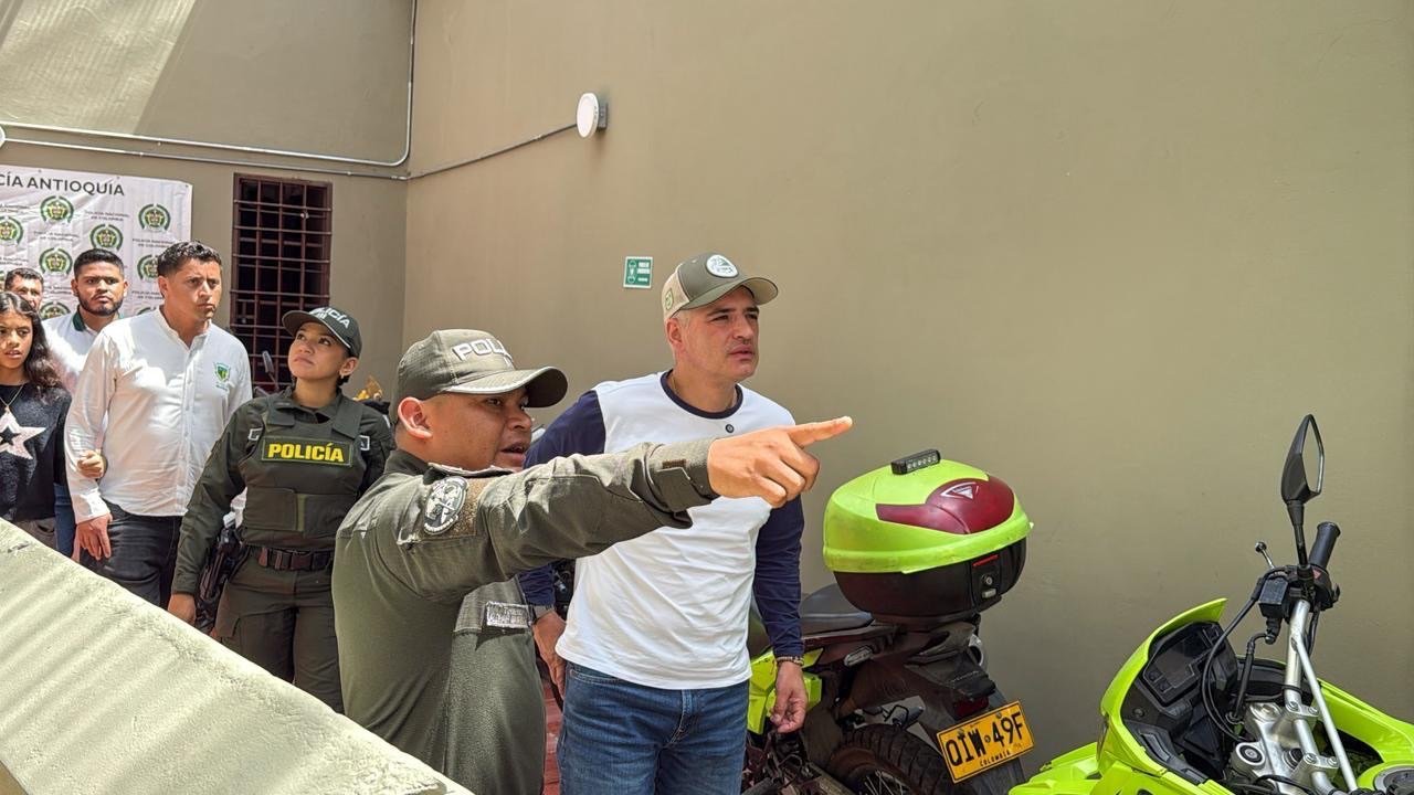 EN BURITICÁ, GOBERNACIÓN ENTREGA ESTACIÓN DE POLICÍA RENOVADA EN EL MARCO DEL DÍA DEL TRABAJO