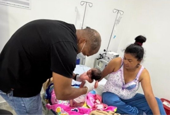 DESPUÉS DE 14 AÑOS NACE UN BEBÉ EN ABRIAQUÍ
